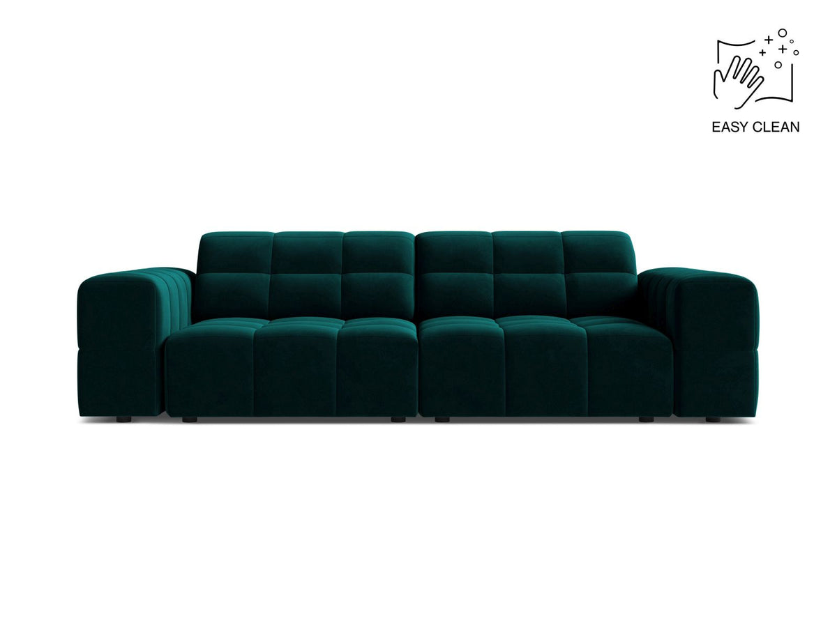 3-Sitzer Sofa Chicago in Light Beige-Venus Samtstoff mit Massivholzrahmen, gepolsterter Sitzfläche und schwarzen Kunststoffbeinen.