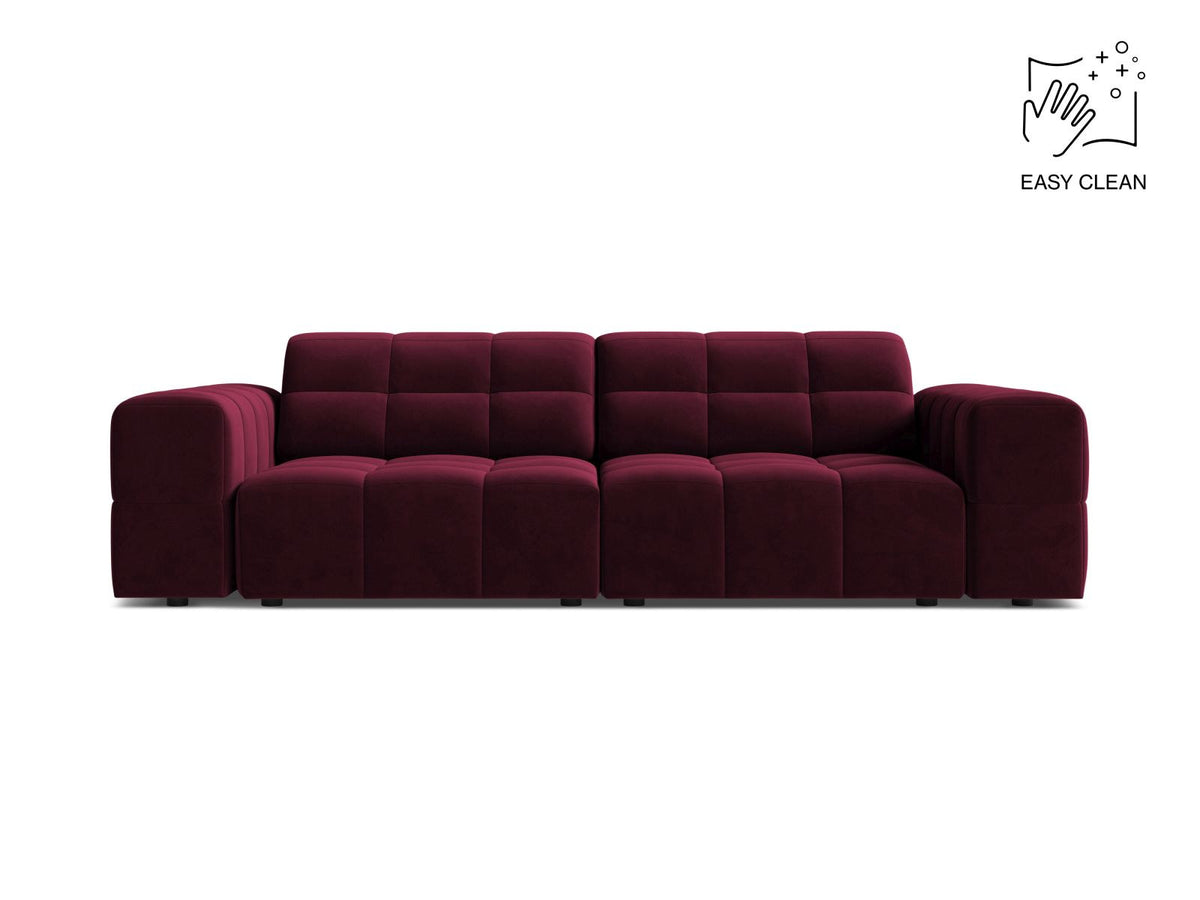 3-Sitzer Sofa Chicago in Light Beige-Venus Samtstoff mit Massivholzrahmen, gepolsterter Sitzfläche und schwarzen Kunststoffbeinen.