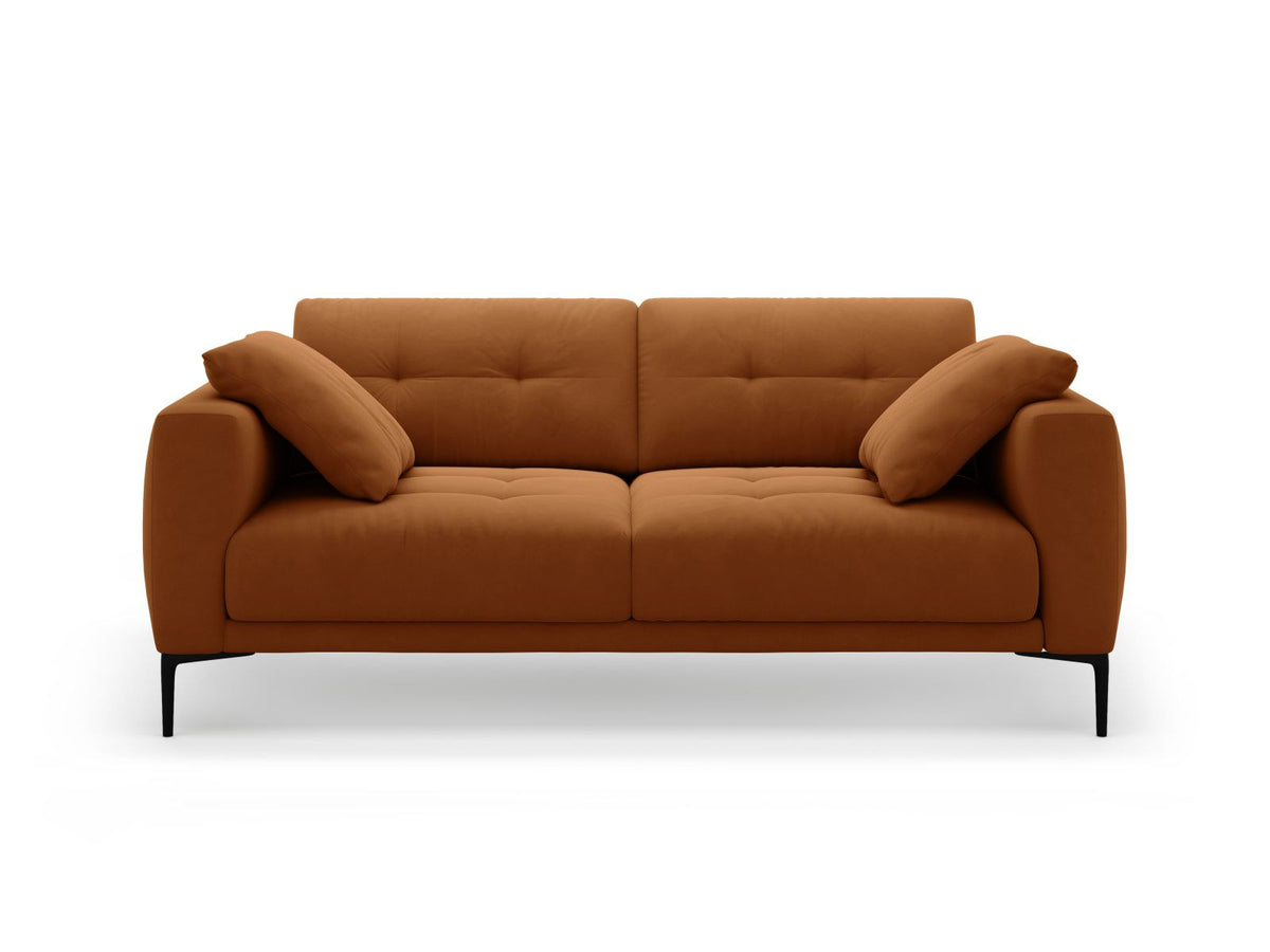 3er Sofa Lazio von Cosmopolitan Design mit Veloursstoff-Bezug in Beige-Salvador, Massivholzrahmen und schwarzen Metallbeinen aus Stahl.