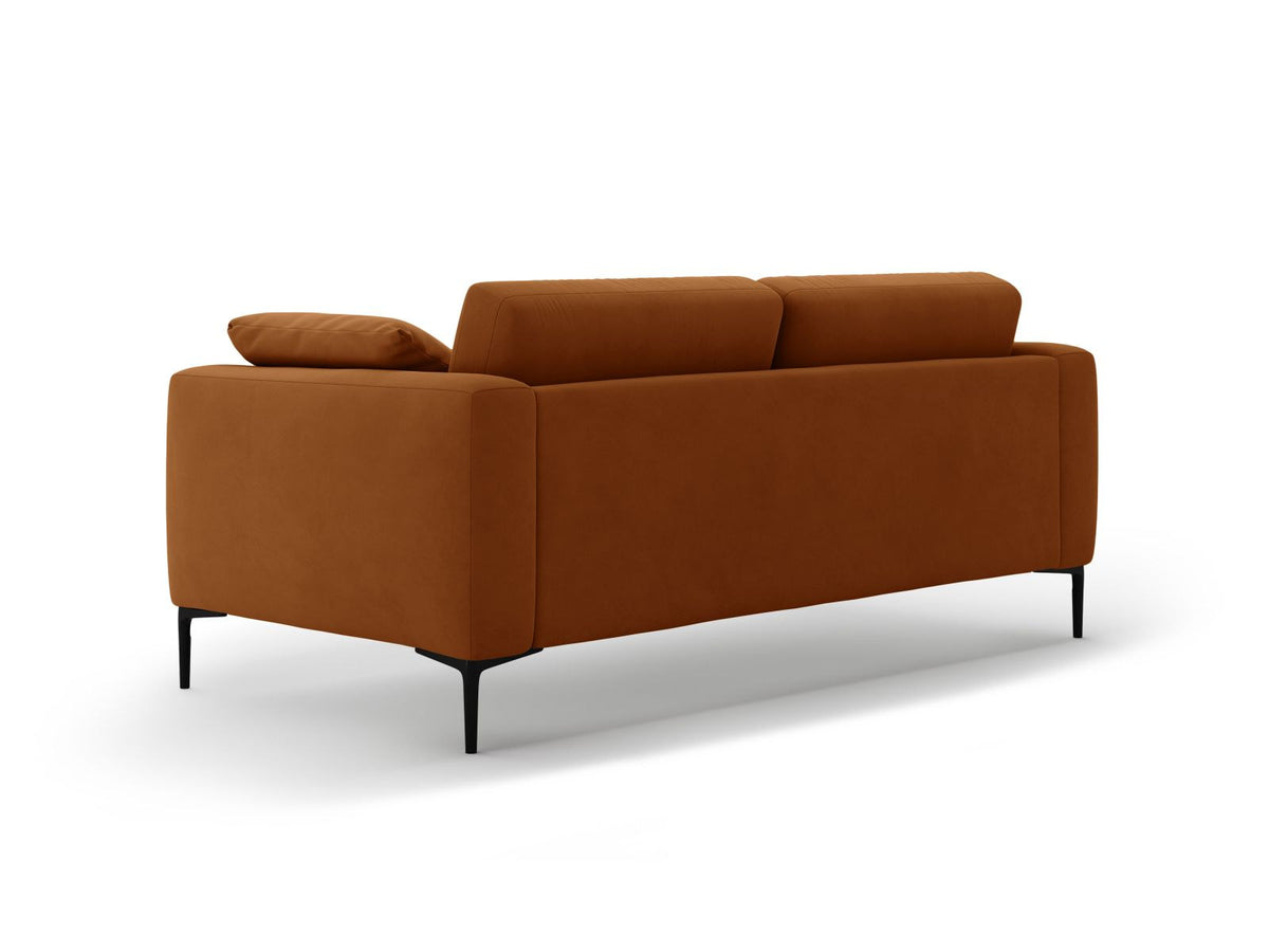 3er Sofa Lazio von Cosmopolitan Design mit Veloursstoff-Bezug in Beige-Salvador, Massivholzrahmen und schwarzen Metallbeinen aus Stahl.