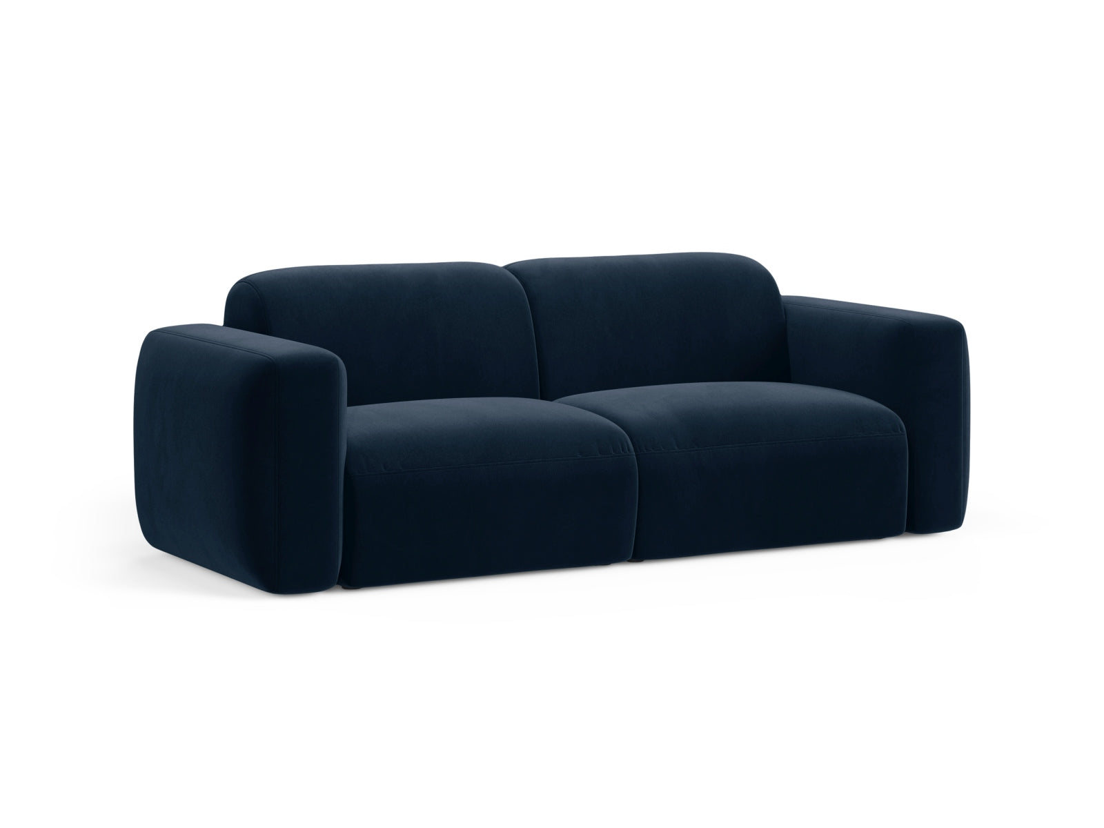 Entdecken Sie das Strino Velour 3-Sitzer Sofa von Cosmopolitan Design – stilvoll, anpassungsfähig und perfekt für modernes Wohnen.