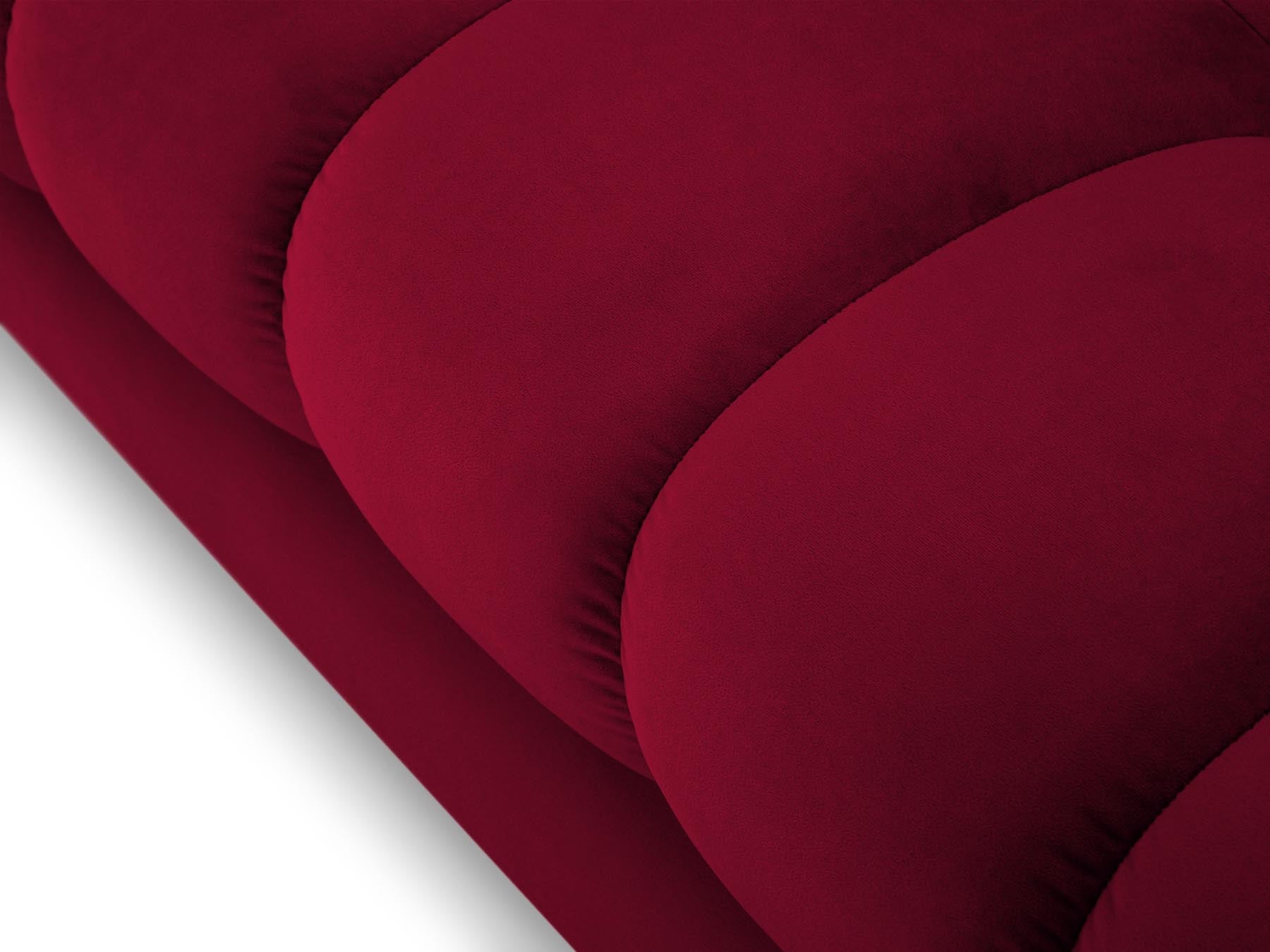 Stilvolles 3-Sitzer Sofa Bali in Red-Bluvel, perfekt für trendbewusste Wohnräume, bietet hohen Sitzkomfort und modernes Flair von Cosmopolitan Design.