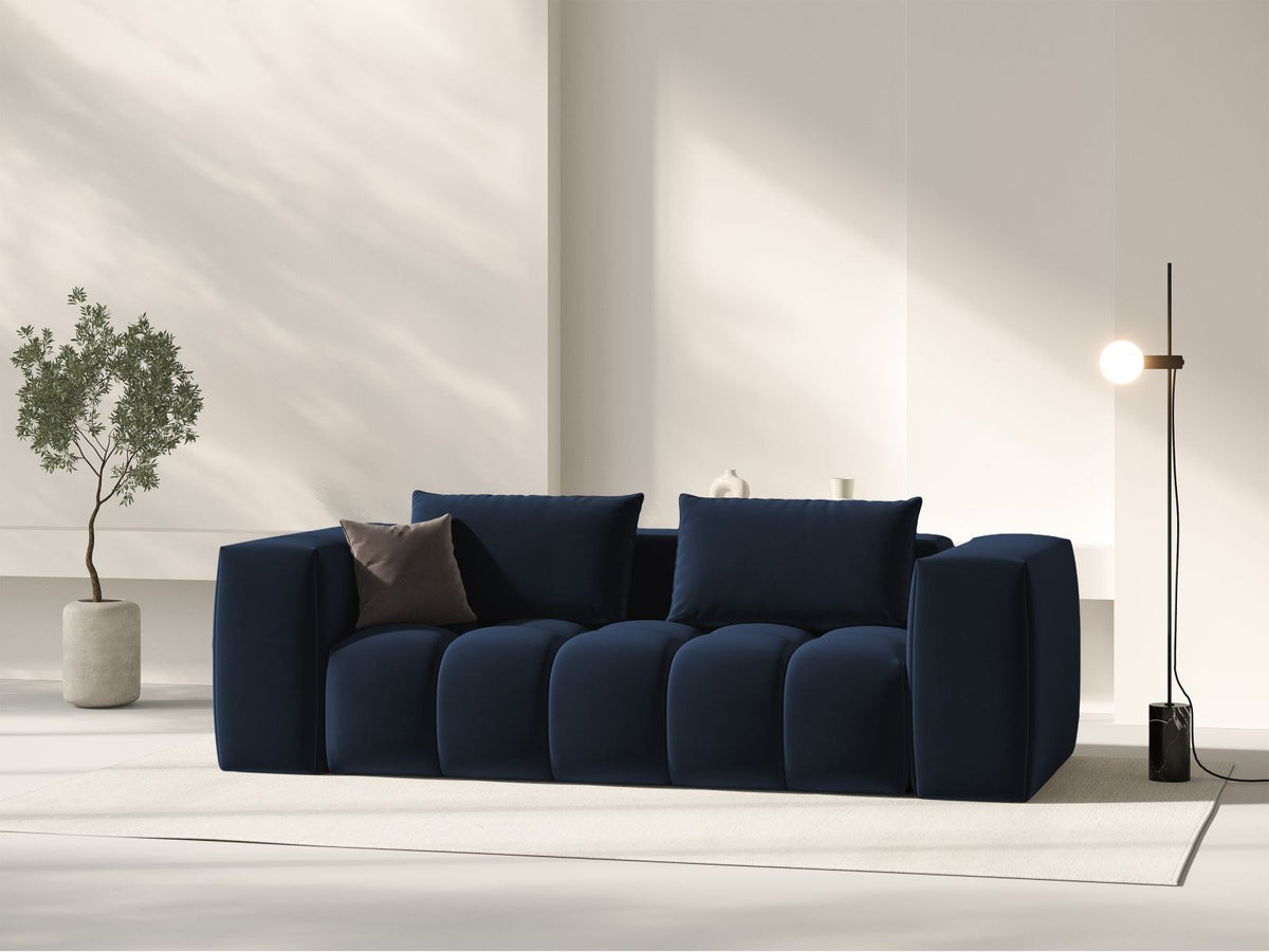 Modulares 3er Sofa Verona in Sand-Casino Samtstoff mit Massivholzrahmen und schwarzen Kunststoffbeinen, Cosmopolitan Design.