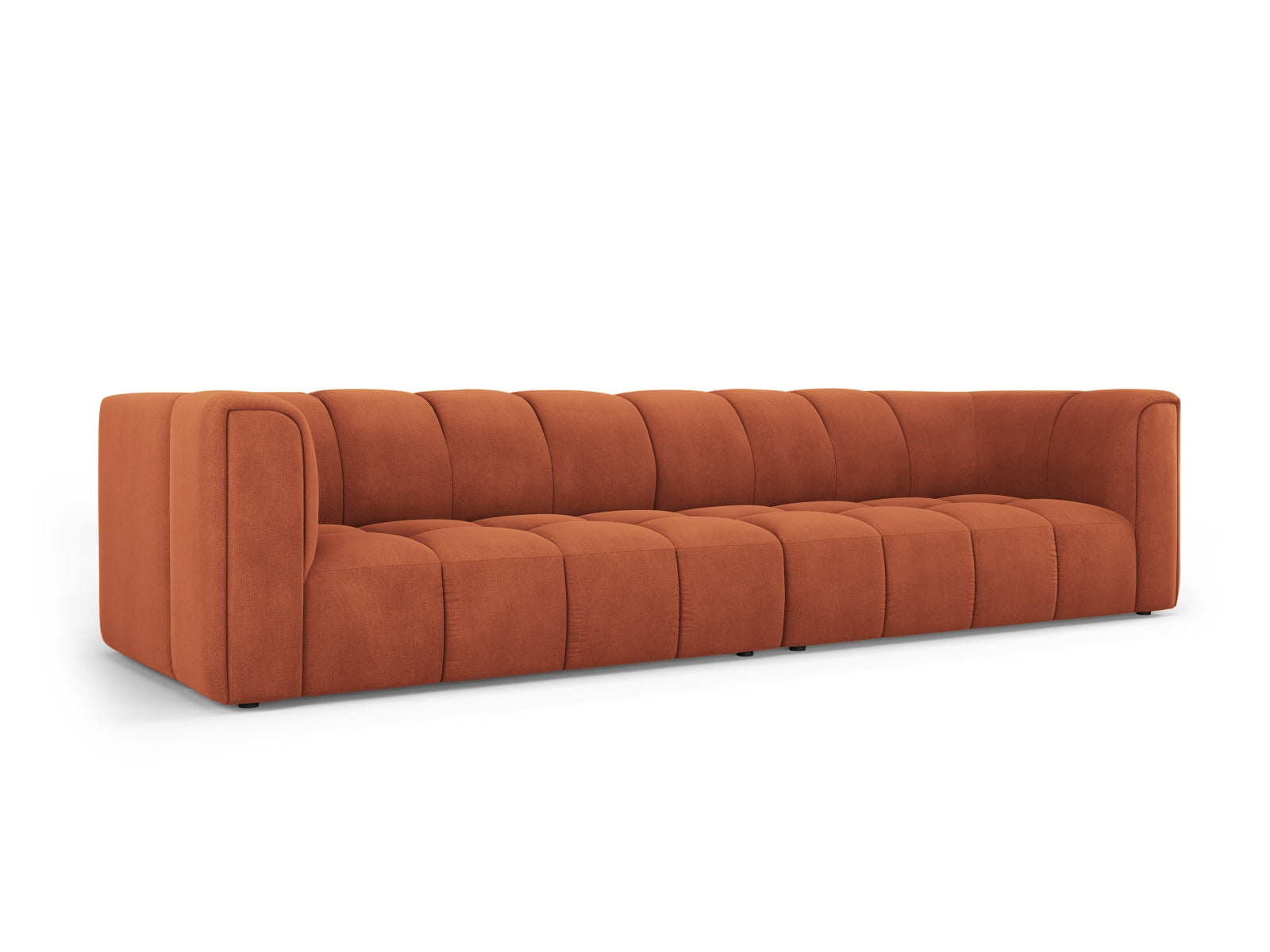 Modulares 4-Sitzer Sofa Moritz in lebhaftem Orange, stilvoll und modern, ideal für jedes Wohnzimmer, präsentiert von KAQTU Design AG.