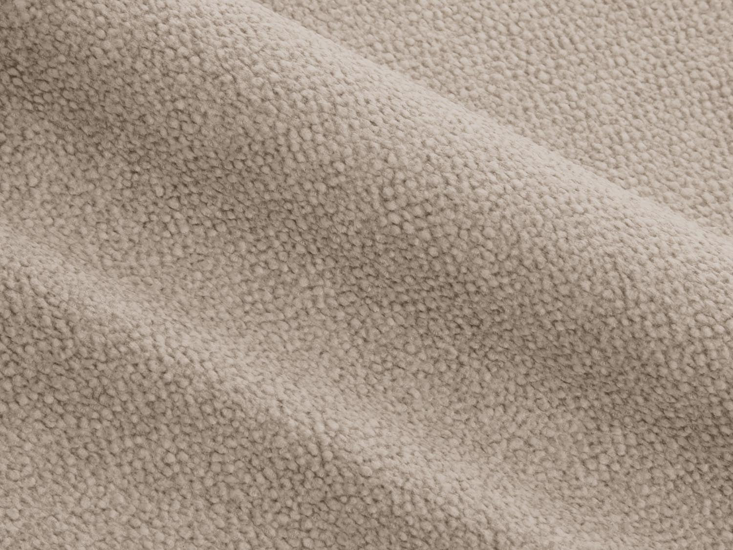 Entdecken Sie das stilvolle Mackay 4-Sitzer Sofa von Cosmopolitan Design – ein luxuriöses Velours Sofa, das modernen Komfort und Eleganz perfekt kombiniert.