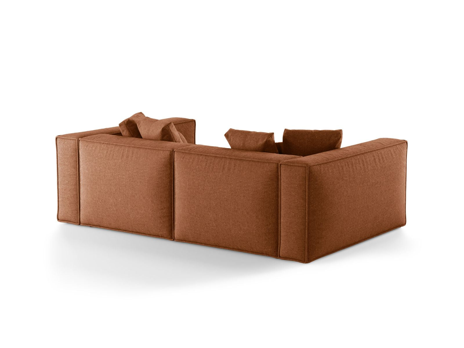 Stylisches 4-Sitzer Sofa Aveiro von Cosmopolitan Design, ideal für stilvolle Wohnräume und entspannte Abende mit Freunden.
