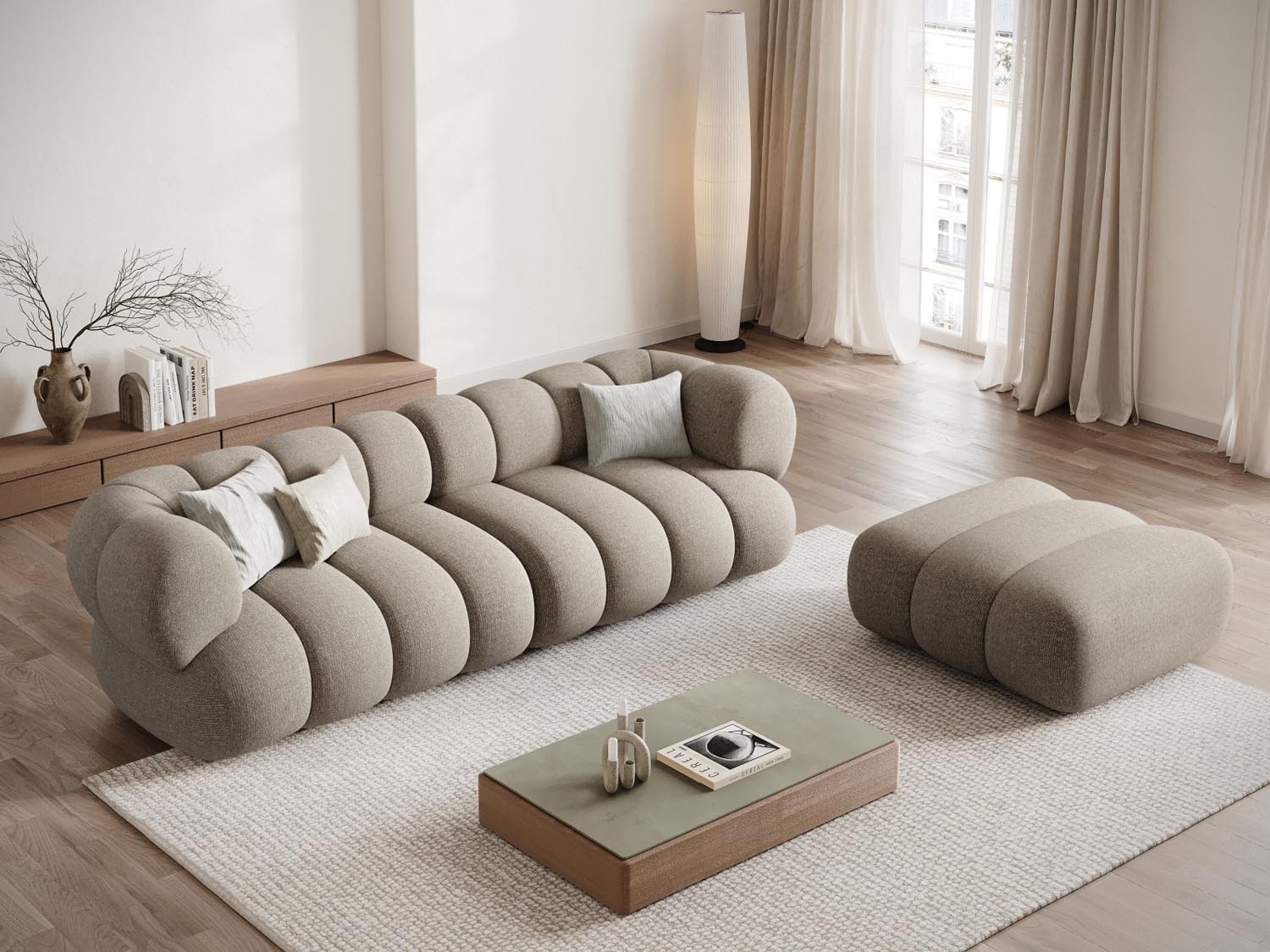 Elegantes Koge Sofa für 4 Personen in stilvollem Dunkelbeige, ideal für moderne Wohnräume und gemütliche Abende.