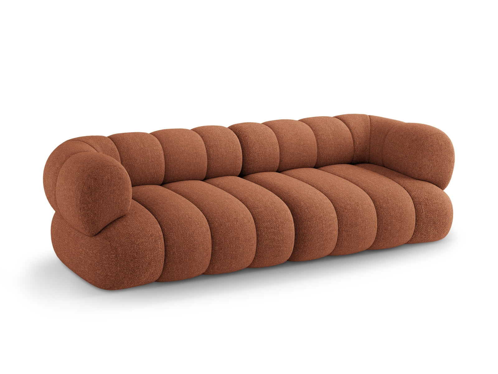 Erleben Sie das Koge Sofa 4 Sitzer 95cm von Cosmopolitan Design – ein elegantes Möbelstück, das Komfort und Stil in Ihr Wohnzimmer bringt.