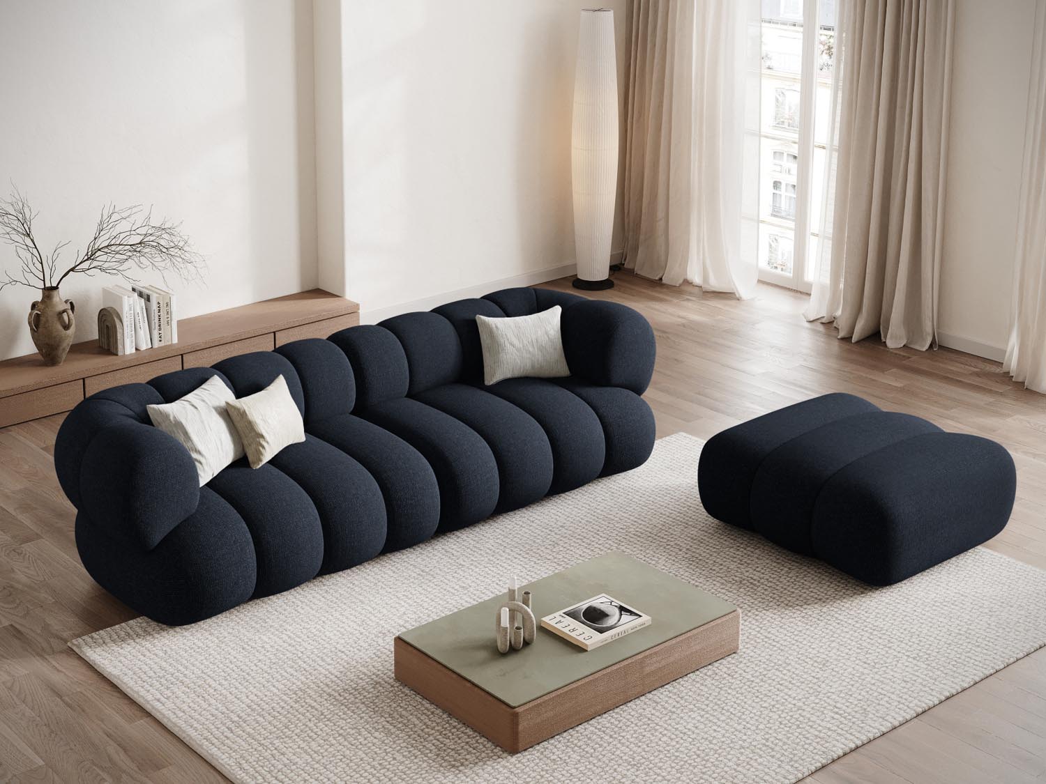 Elegantes Koge Sofa für 4 Personen in sanftem Hellgrau, ideal für stilvolle Wohnräume und gemütliche Abende.