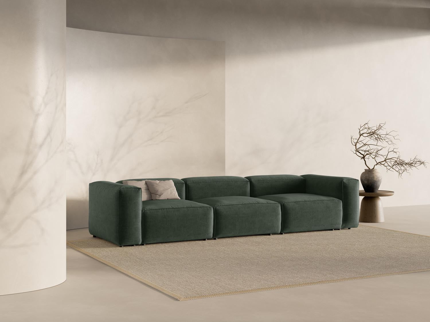 Bergamo Modular Sofa 4 Sitzer in Moss Green-Liberty präsentiert im Onlineshop von KAQTU Design AG. 4er Sofa ist von Cosmopolitan Design