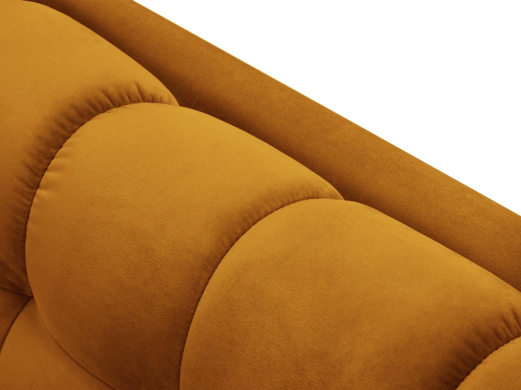 Elegantes 4-Sitzer Sofa Bali in trendigem Gelb-Bluvel, ideal für entspannte Abende und stilvolle Einrichtungsideen.