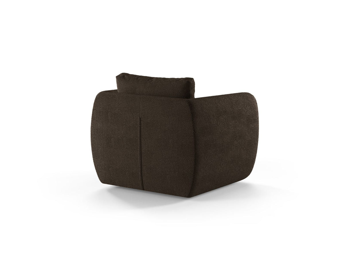 Bouclé-Sessel Nimes in White-Baloo von Cosmopolitan Design mit rundem Kiefernholzgestell und schlanken silberfarbenen Metallbeinen, frontal fotografiert.