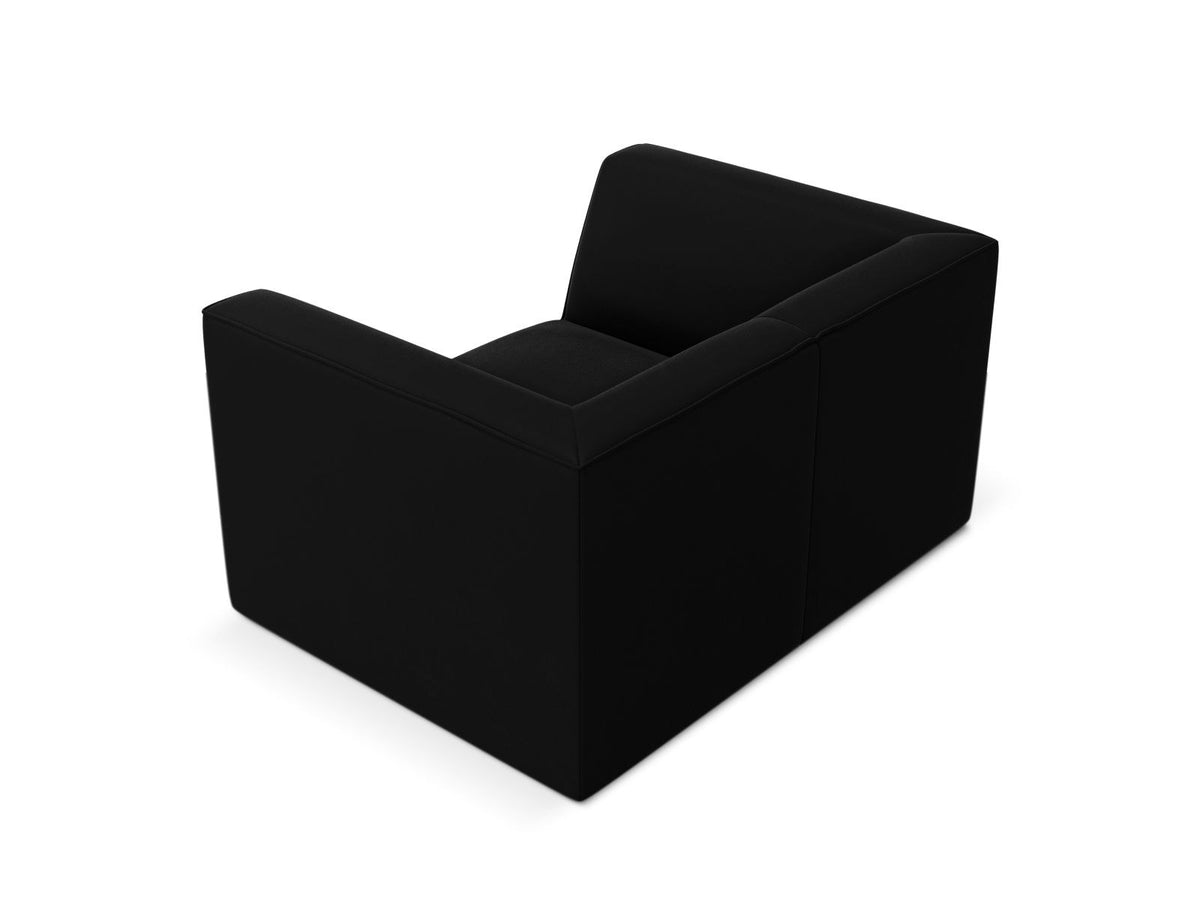 Beiger Samt-Sessel Siena von Cosmopolitan Design mit Massivholzrahmen, gepolsterter Sitzfläche und schwarzen Kunststoffbeinen.