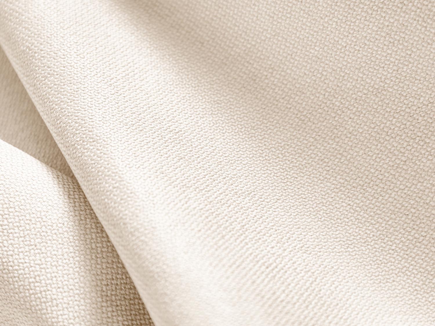 Modernes Arendal Boxspringbett-Set in neutralen Beigetönen, perfekt für ein gemütliches und elegantes Schlafzimmerambiente.