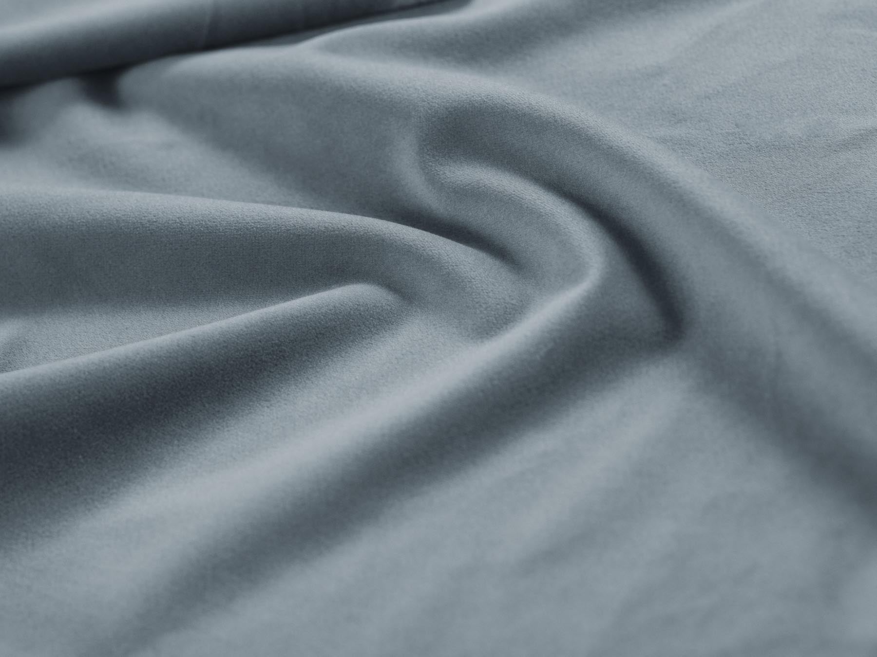 Modernes Livigno Bett in zartem Hellblau, ideal für stilvolle Schlafzimmer, bietet praktischen Stauraum und ein ansprechendes Kopfteil.