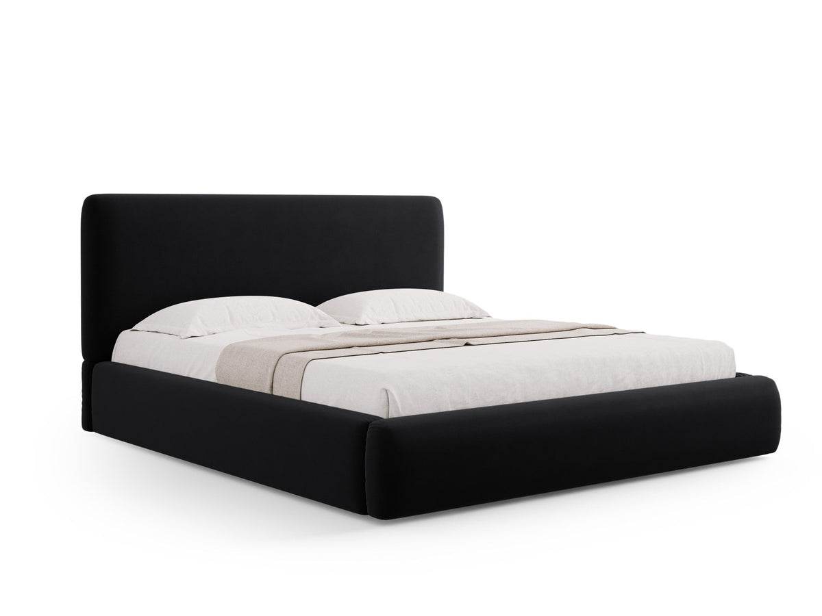 Samt-Bettgestell Colonel in Light Beige-Riviera mit gepolstertem Kopfteil, Metallrahmen und integrierter Bettbox für Stauraum, Grösse 200 x 200 cm.