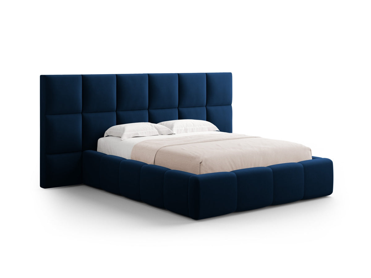 Samt-Bett Livigno von Cosmopolitan Design in Light Beige, Doppel-Kopfteil mit Ziernähten, Metallrahmen, Stauraum-Bettkasten, Beine aus Polypropylen.