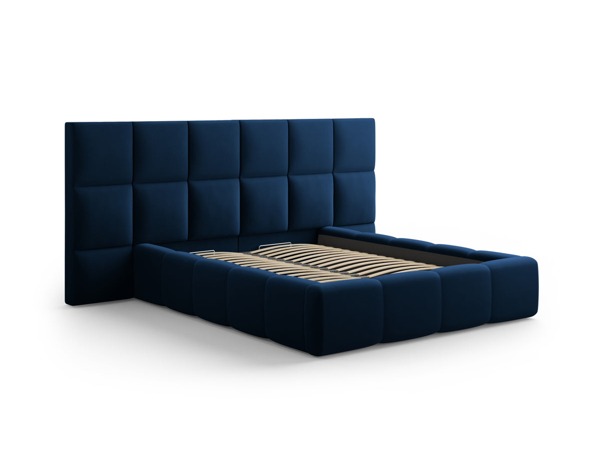 Samt-Bett Livigno von Cosmopolitan Design in Light Beige, Doppel-Kopfteil mit Ziernähten, Metallrahmen, Stauraum-Bettkasten, Beine aus Polypropylen.