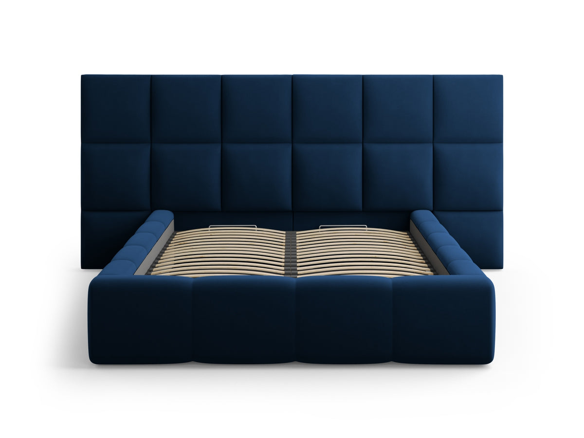 Samt-Bett Livigno von Cosmopolitan Design in Light Beige, Doppel-Kopfteil mit Ziernähten, Metallrahmen, Stauraum-Bettkasten, Beine aus Polypropylen.