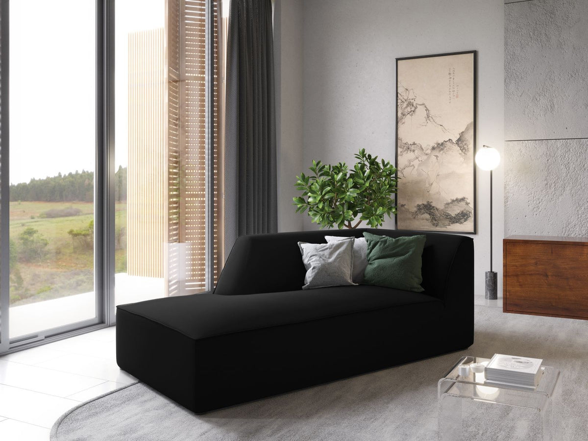 Chaiselongue Siena mit Samtbezug in Beige-Salvador, Massivholzrahmen, schwarze Kunststoffbeine, Sitzfläche 67x153cm, Ansicht von links.