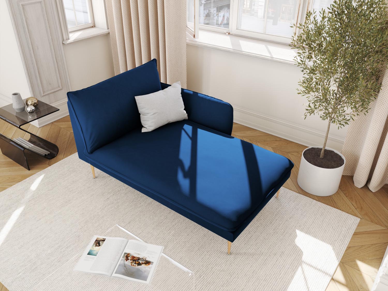 Elegantes Vienna Velour Sofa Chaise Lounge in Royal Blue mit goldenen Akzenten, ideal für stilvolle Wohnräume. Rechtsseitige Sitzgelegenheit.