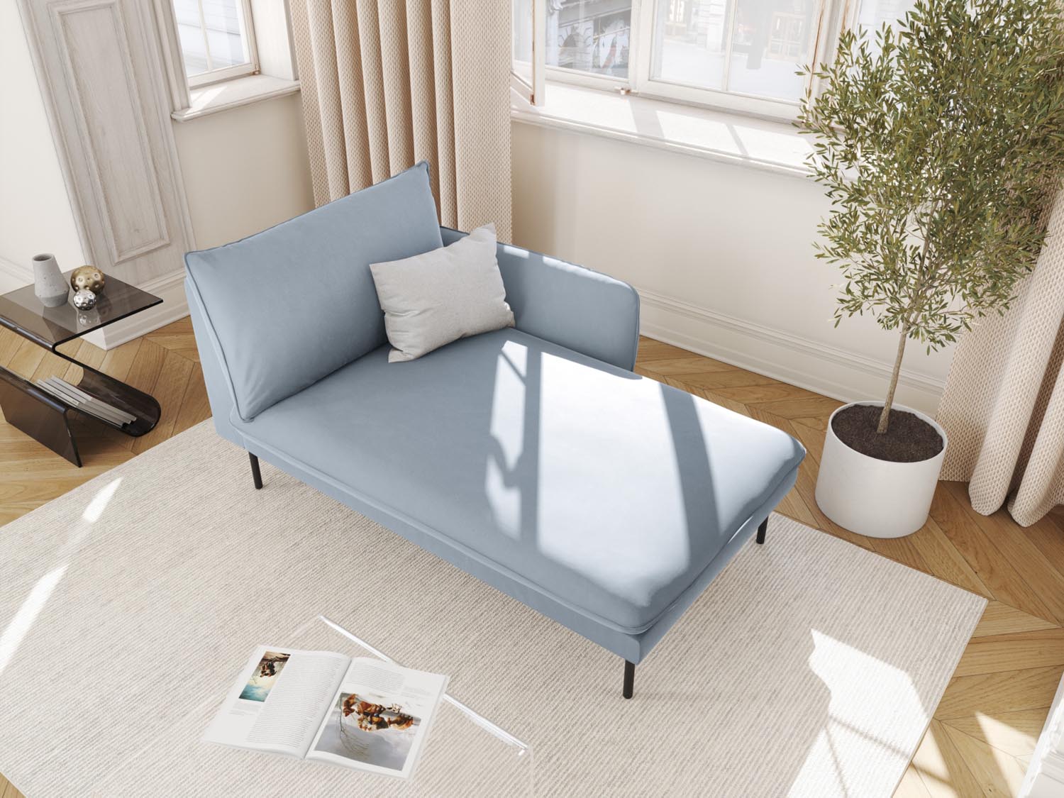 Elegantes Vienna Velour Sofa Chaise Lounge in sanftem Hellblau mit schwarzem Bezug, ideal für stilvolle Wohnräume.