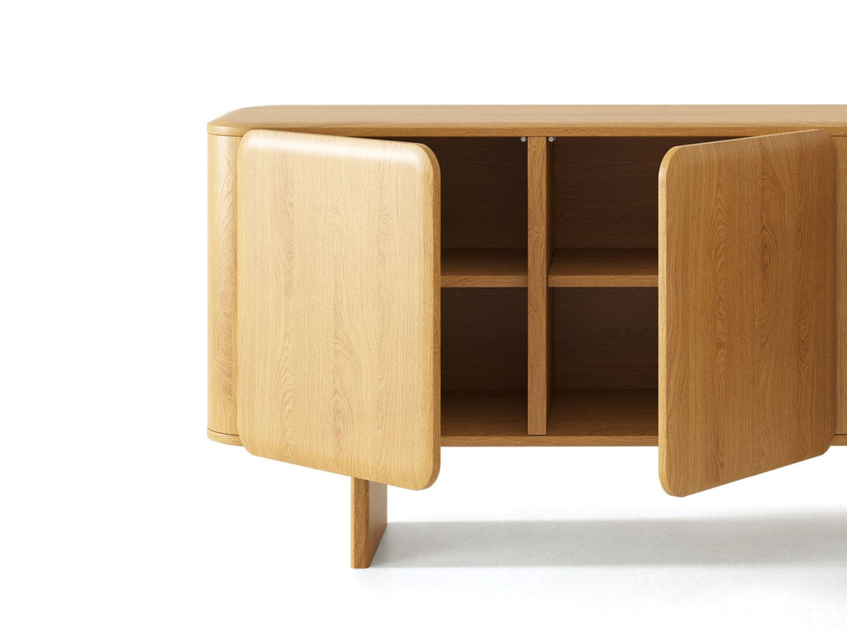 Kommode Toledo 45cm von Cosmopolitan Design in Natural Oak-Wood, mit Holzbeinen, mehreren Fachböden und zwei Türen, Masse 160x45x76cm.