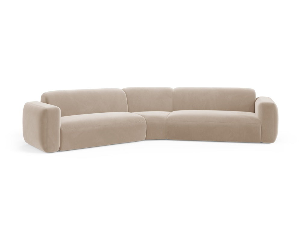 Beige Strino Velour Ecksofa mit modularer, symmetrischer Form, ideal für stilvolle Wohnräume, präsentiert von Cosmopolitan Design.