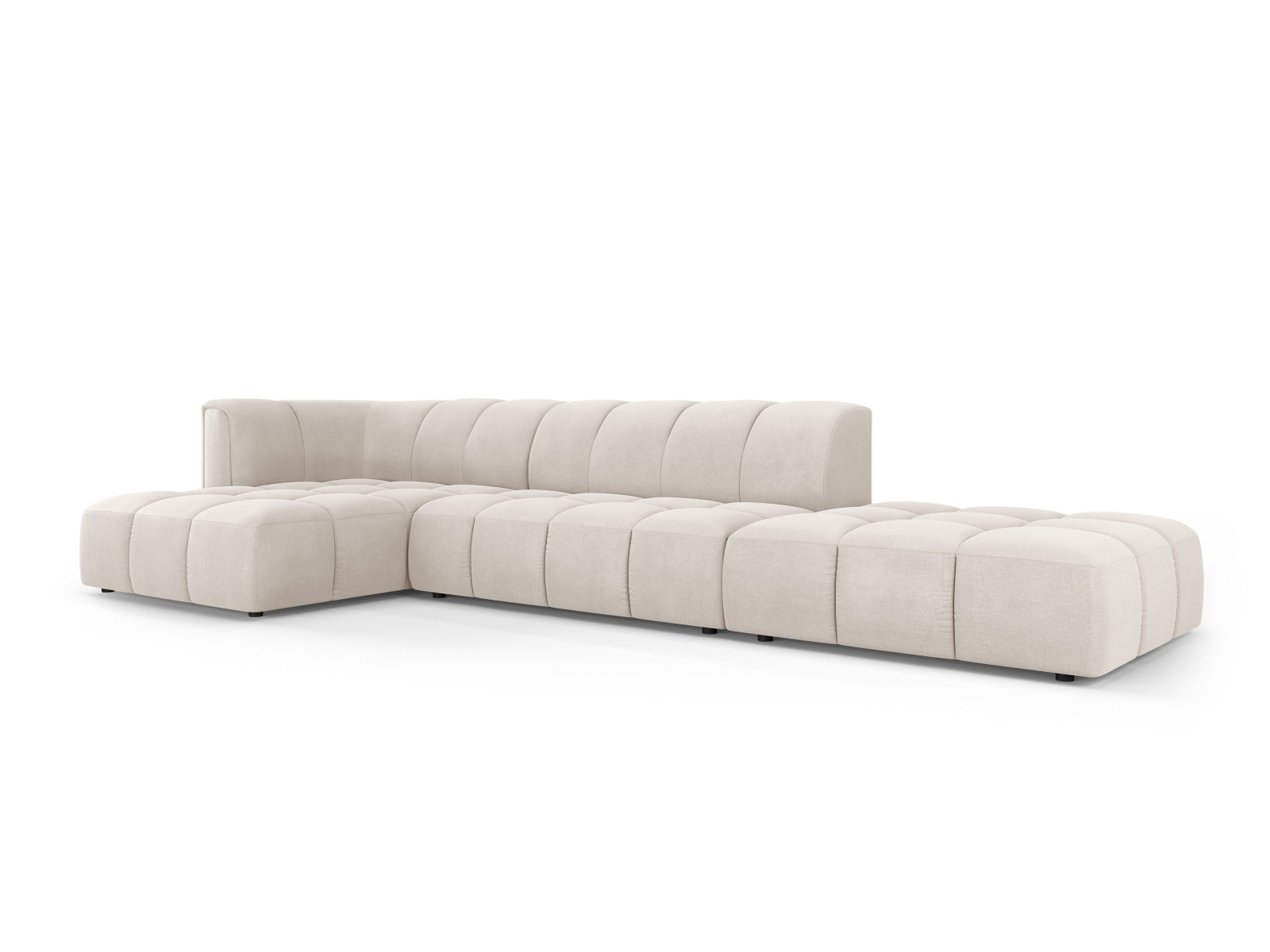 Modulares 5-Sitzer Ecksofa Moritz in stilvollem Beige, ideal für moderne Wohnräume, präsentiert von Cosmopolitan Design.