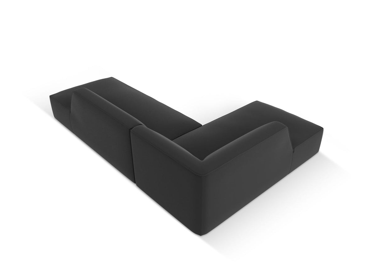 Modulares Ecksofa links Siena in Light Beige mit Kunstleder-ähnlichem Bezug, Récamiere, schwarzen Kunststoffbeinen und schlichter Rückenlehne.