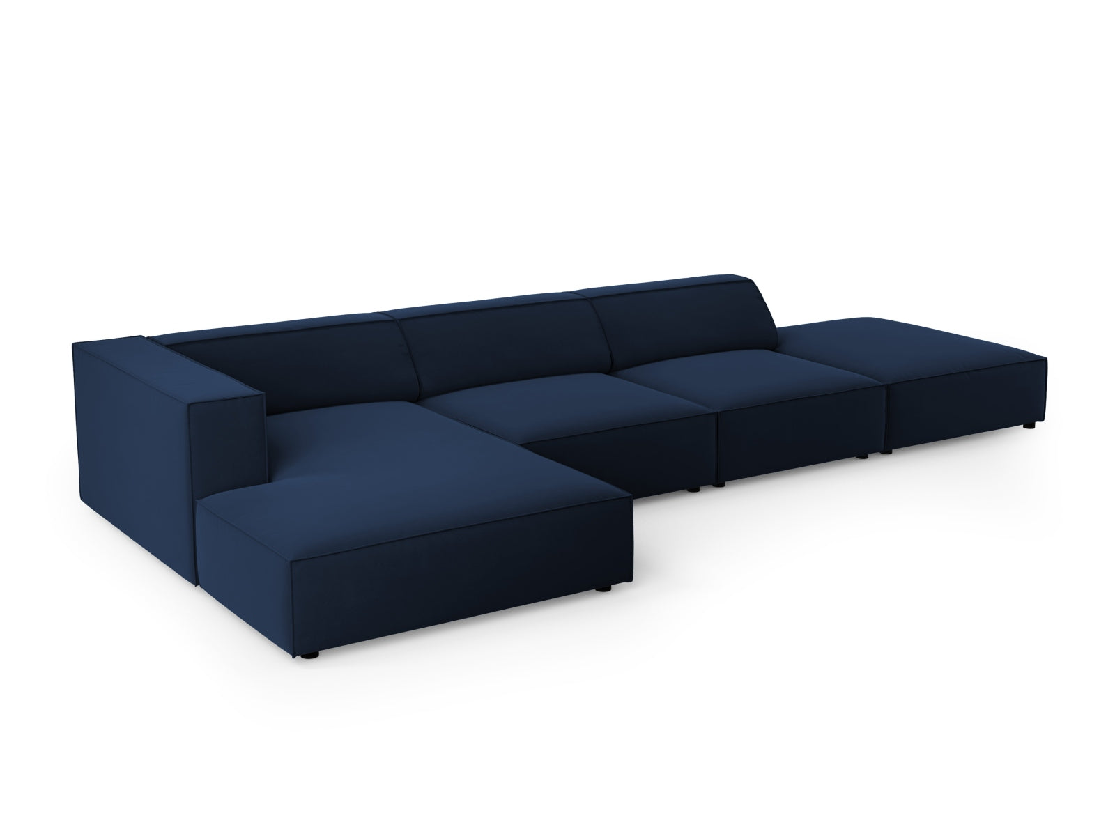 Entdecken Sie das stilvolle Arendal Velour Ecksofa links 5 Sitzer von Cosmopolitan Design – ideal für gemütliche Abende und modernes Wohndesign.