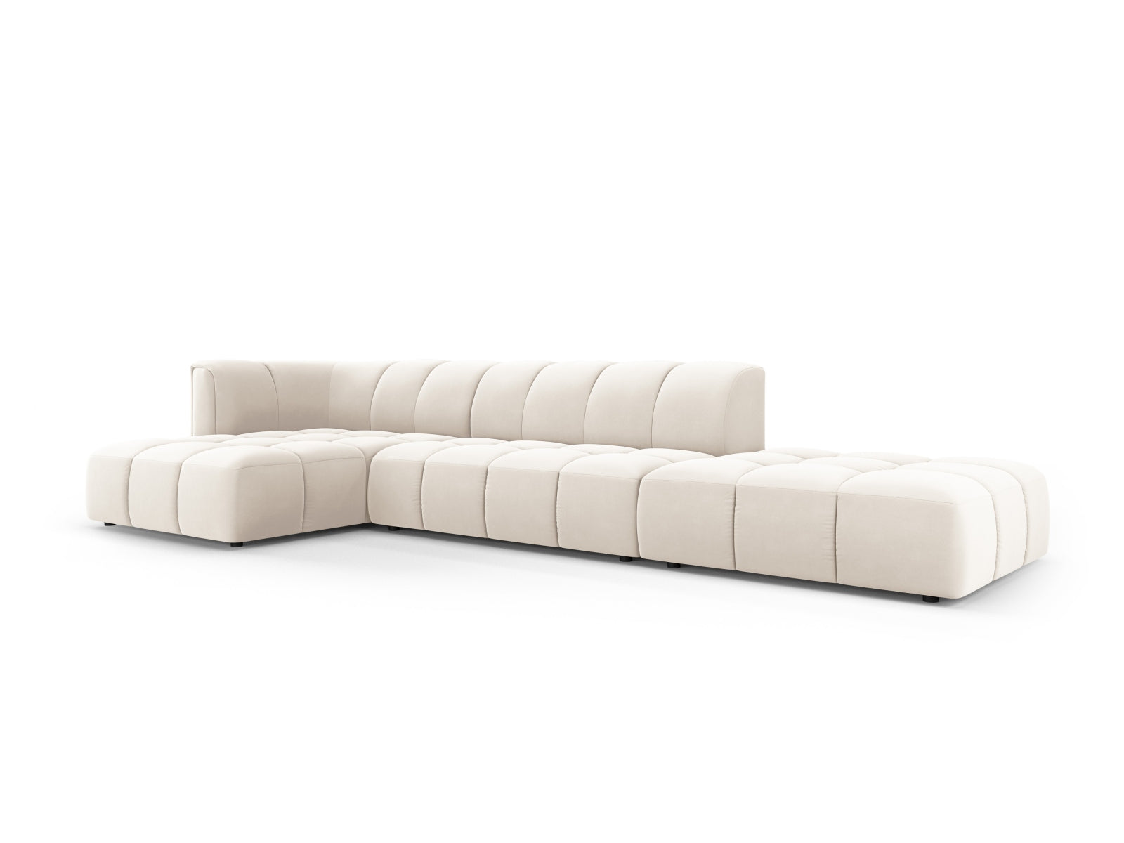 Beiges 5-Sitzer Ecksofa Moritz von Cosmopolitan Design, perfekt für stilvolle Wohnräume und gesellige Abende mit Freunden.