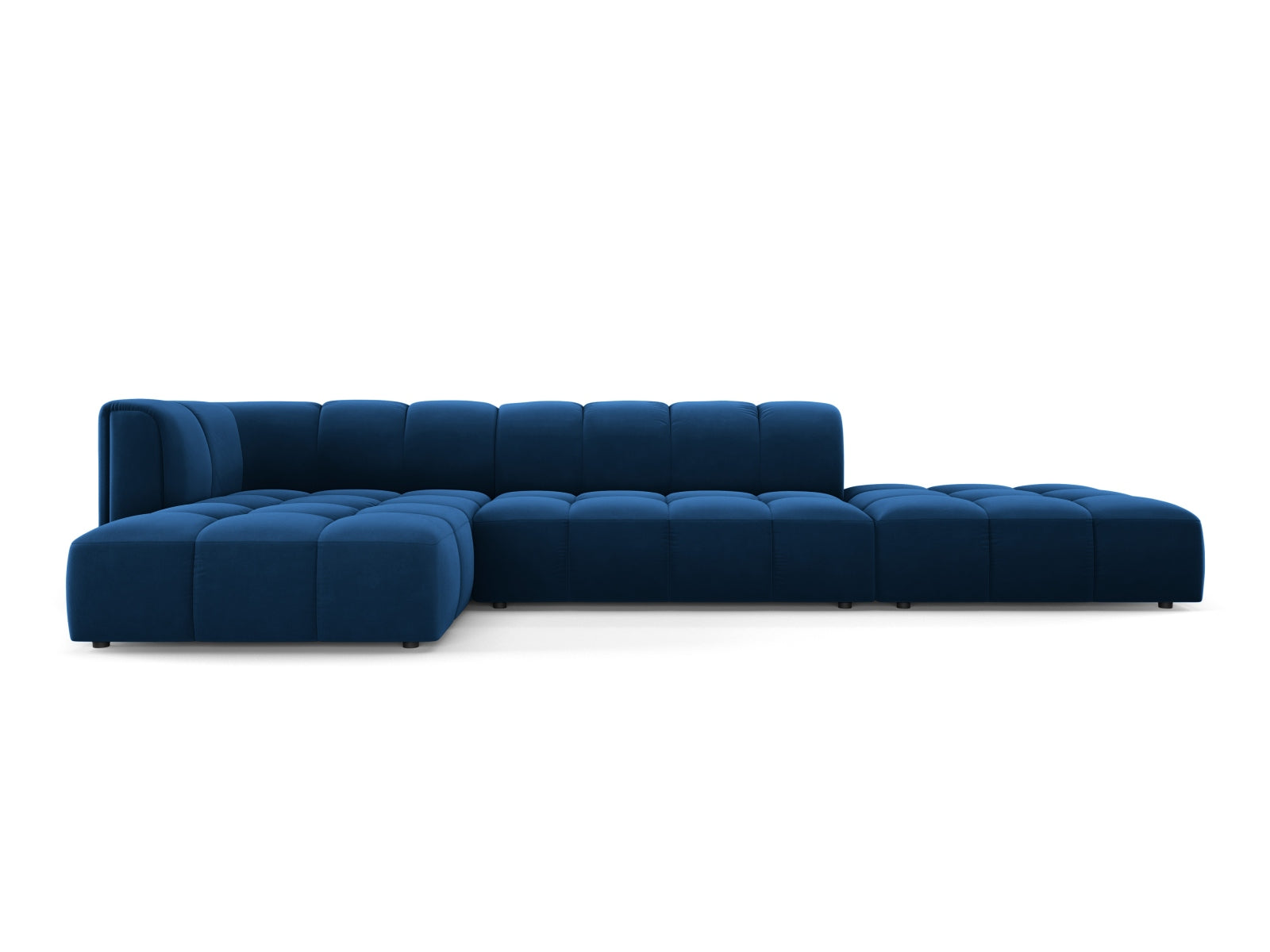Elegantes 5-Sitzer Ecksofa Moritz in Royal Blue-Bluvel, ideal für stilvolle Wohnräume, vereint Funktionalität und modernes Design von Cosmopolitan.