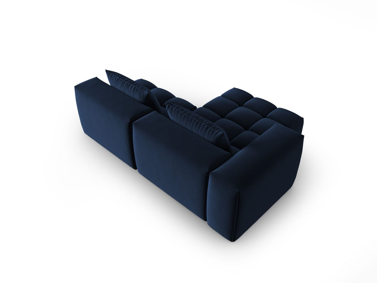 Modulares Ecksofa Verona in Sand-Casino Samt mit Massivholzrahmen, schwarzen Kunststoffbeinen und Récamiere, seitliche Ansicht.