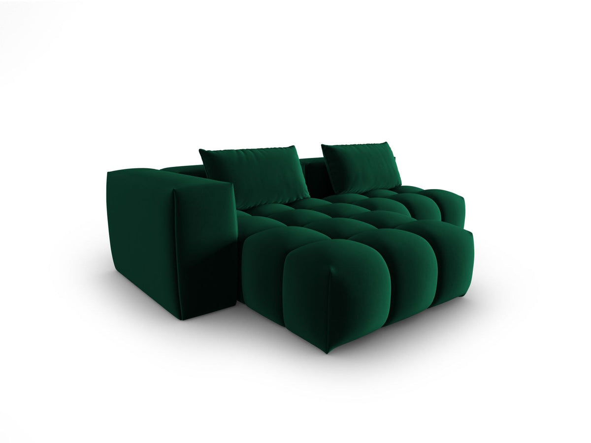 Modulares Ecksofa Verona in Sand-Casino Samt mit Massivholzrahmen, schwarzen Kunststoffbeinen und Récamiere, seitliche Ansicht.
