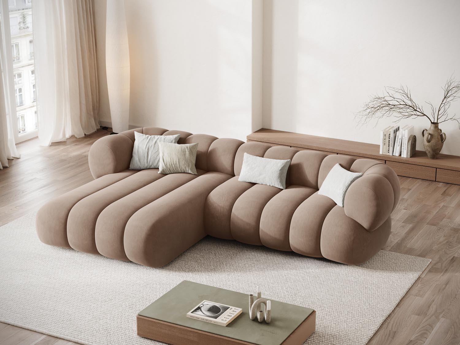 Entdecken Sie das Koge Velour Ecksofa links – ein stilvolles 5-Sitzer Sofa mit hochwertigem Veloursstoff, ideal für Ihr modernes Wohnzimmer.