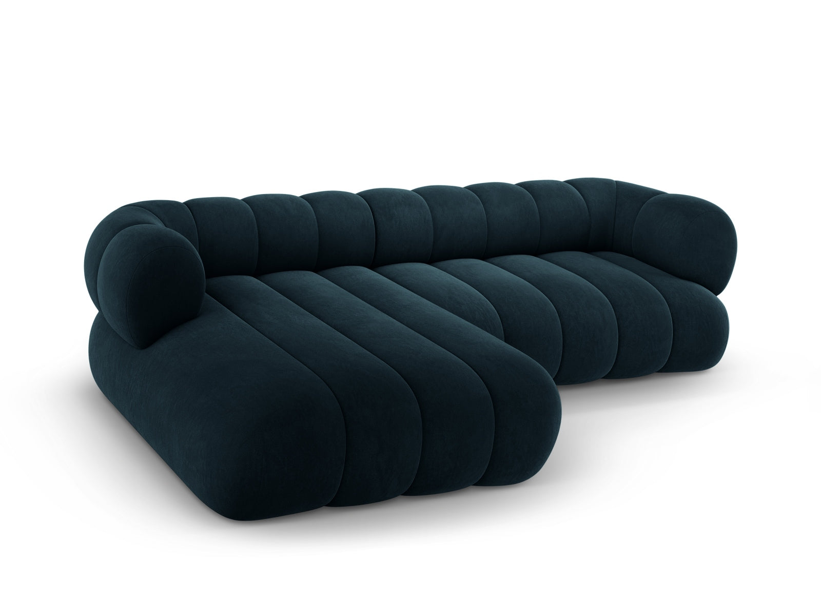 Entdecken Sie das Koge Velour Ecksofa links – ein stilvolles 5-Sitzer Sofa mit edlem Velours, ideal für Komfort und gesellige Momente in Ihrem Zuhause.