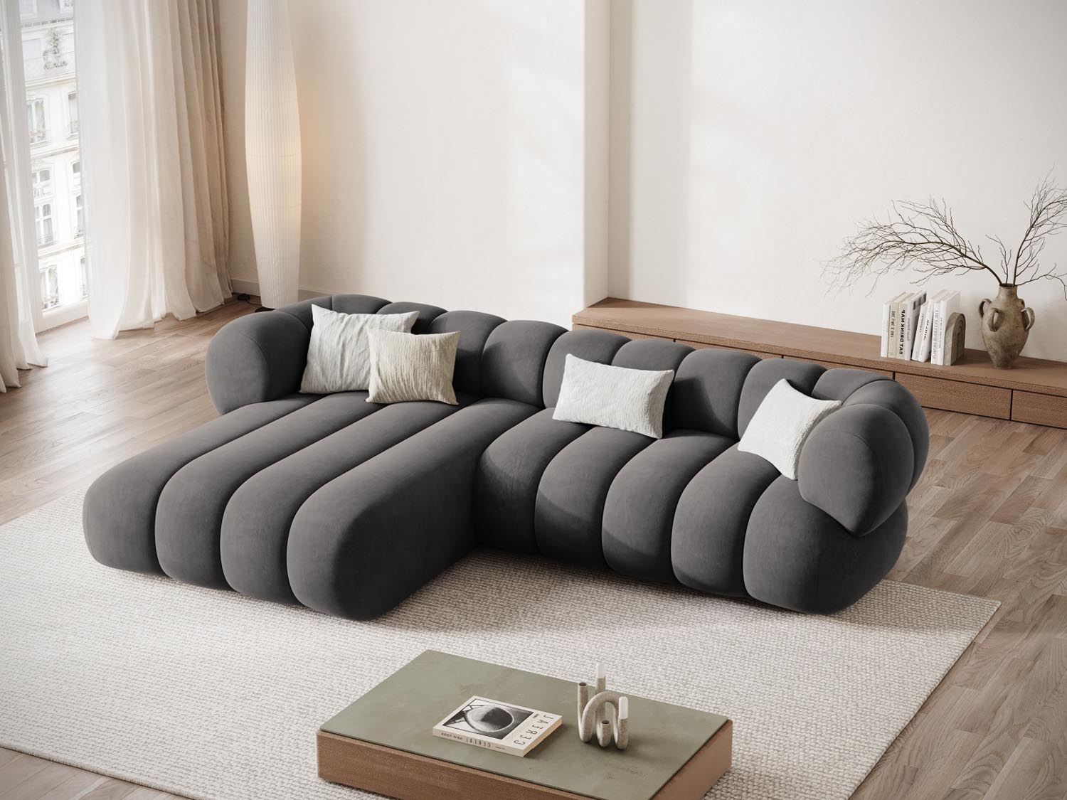 Entdecken Sie das elegante Koge Velour Ecksofa links für 5 Personen. Stilvolles Design, hoher Komfort und pflegeleichter Veloursstoff für Ihr Zuhause.