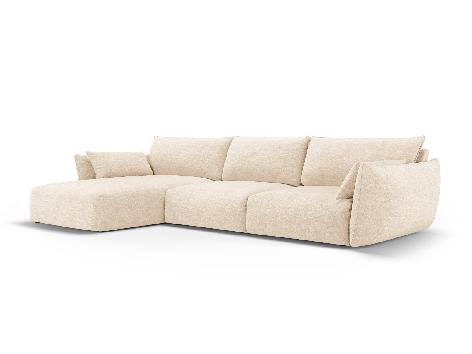 Elegantes 4-Sitzer Ecksofa links Matera in sanftem Beige, ideal für stilvolle Wohnräume, erhältlich bei KAQTU Design AG.