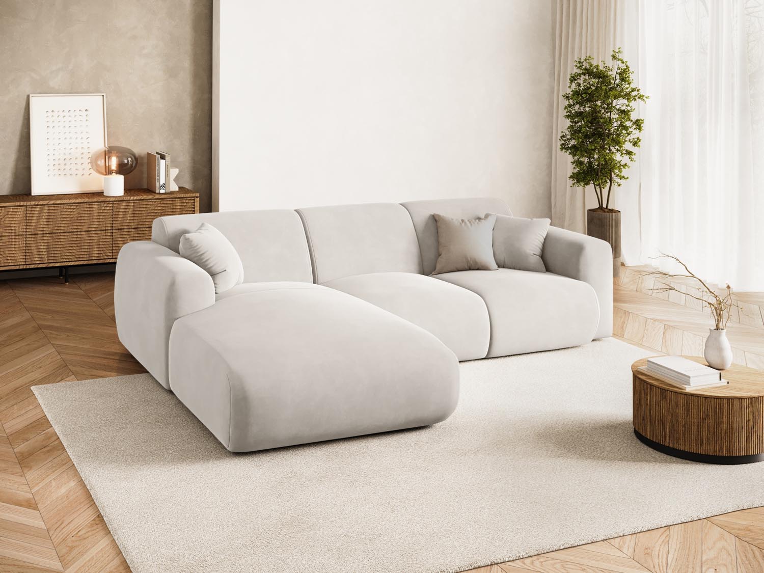 Elegantes Nolio Velour Ecksofa links, 4-Sitzer in sanftem Beige, ideal für stilvolle Wohnräume, präsentiert von Cosmopolitan Design.