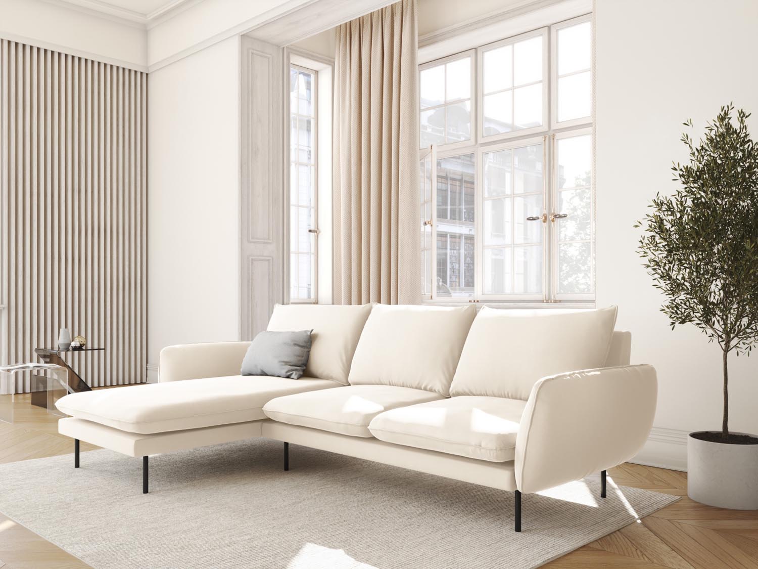 Elegantes Vienna Velour Ecksofa links in Light Beige/Schwarz-Bluvel, ideal für stilvolle Wohnräume, präsentiert in modernem Ambiente.