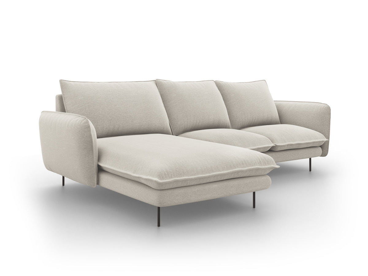 Vienna Ecksofa links 5 Sitzer 170cm in Light Beige/Schwarz-Positano präsentiert im Onlineshop von KAQTU Design AG. L-Sofa links ist von Cosmopolitan Design