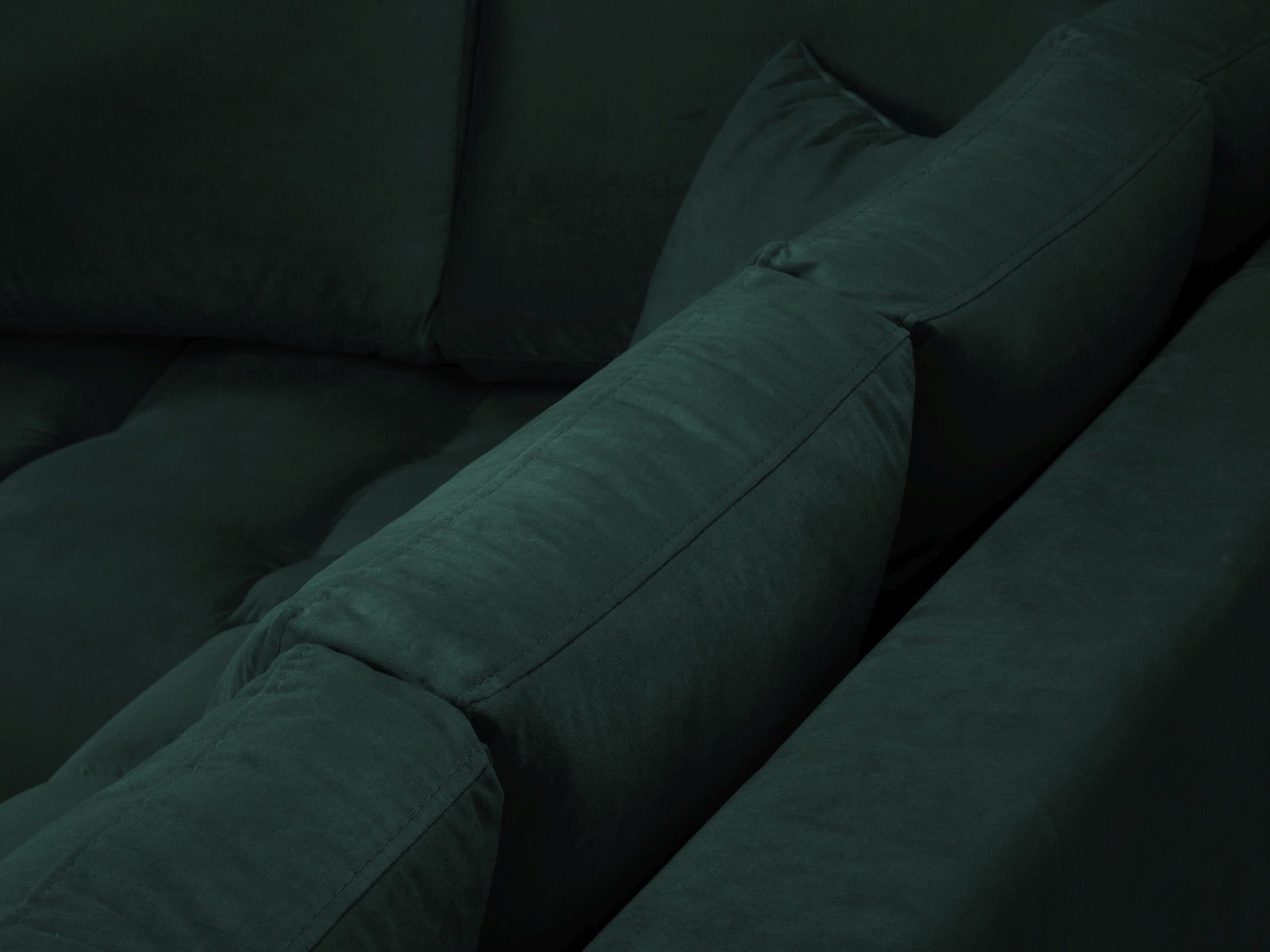 Erleben Sie das stilvolle Hastings Velour links Ecksofa 5 Sitzer von Cosmopolitan Design – ideal für Ihr modernes Wohnzimmer und optimalen Komfort.