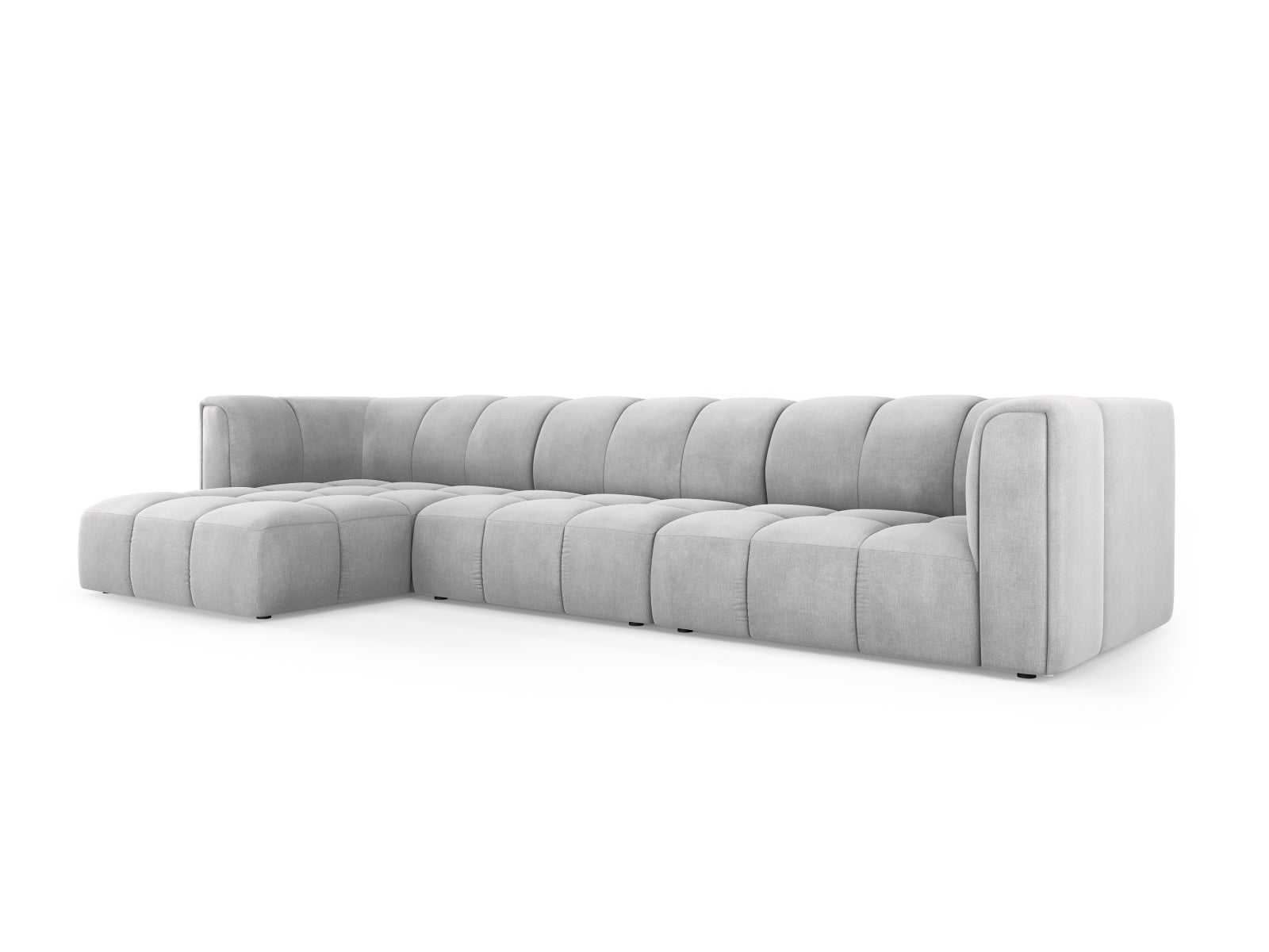 Modulares 5-Sitzer Ecksofa Moritz in hellem Grau, stilvoll und komfortabel, ideal für moderne Wohnräume, präsentiert von Cosmopolitan Design.
