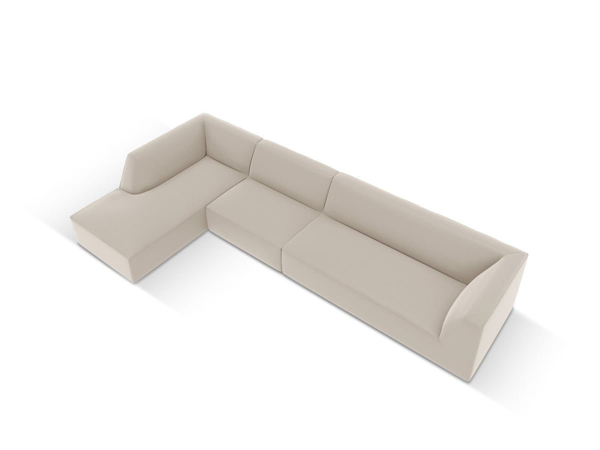 Modulares Ecksofa Siena in Light Beige mit lederähnlichem Bezugsstoff, schwarzen Kunststoffbeinen und moderner Eckform, 5-Sitzer, 180 cm Tiefe.