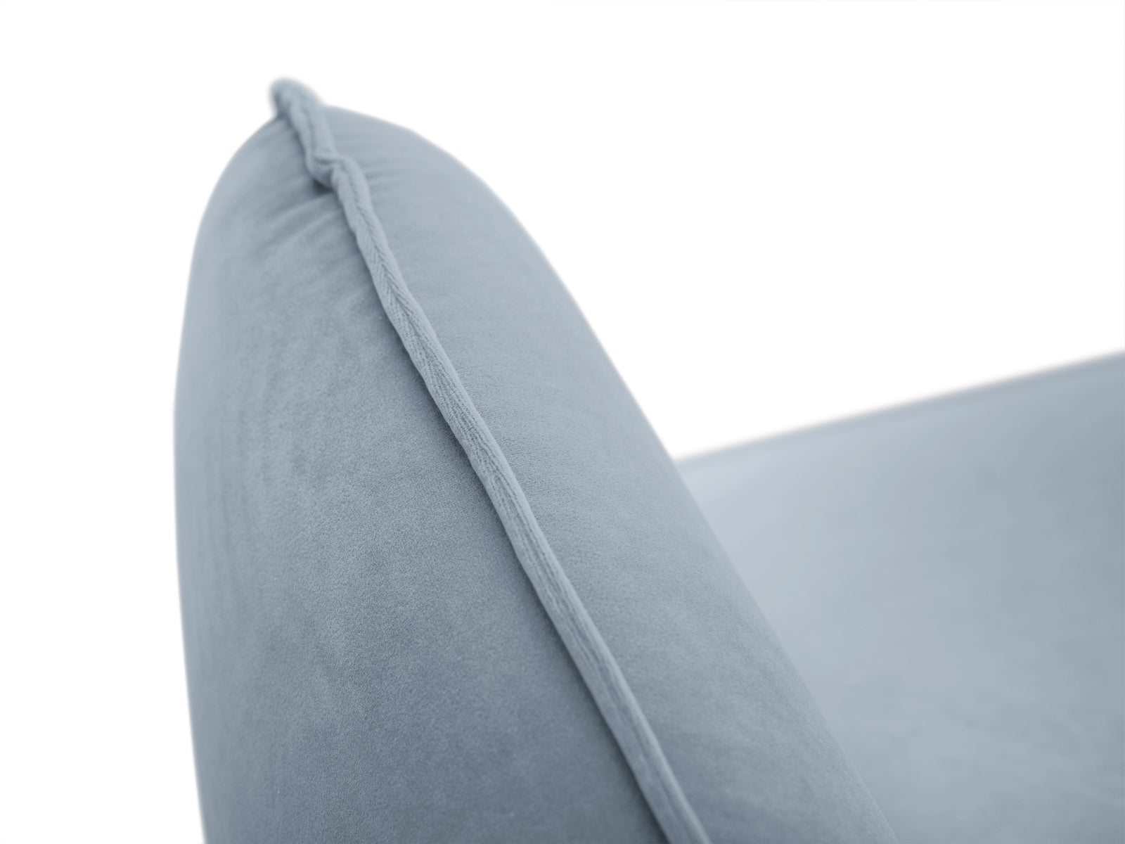 Elegantes, hellblaues Velour Ecksofa für 6 Personen, linksseitig, ideal für stilvolle und einladende Wohnräume von Cosmopolitan Design.