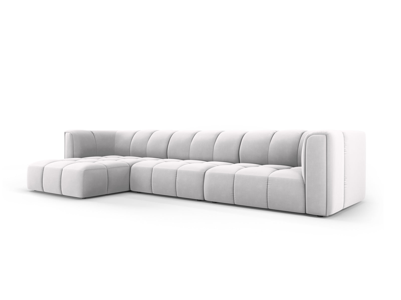 Elegantes 5-Sitzer Ecksofa Moritz in Silver-Bluvel, ideal für stilvolle Wohnräume, präsentiert in modernem Design von Cosmopolitan.