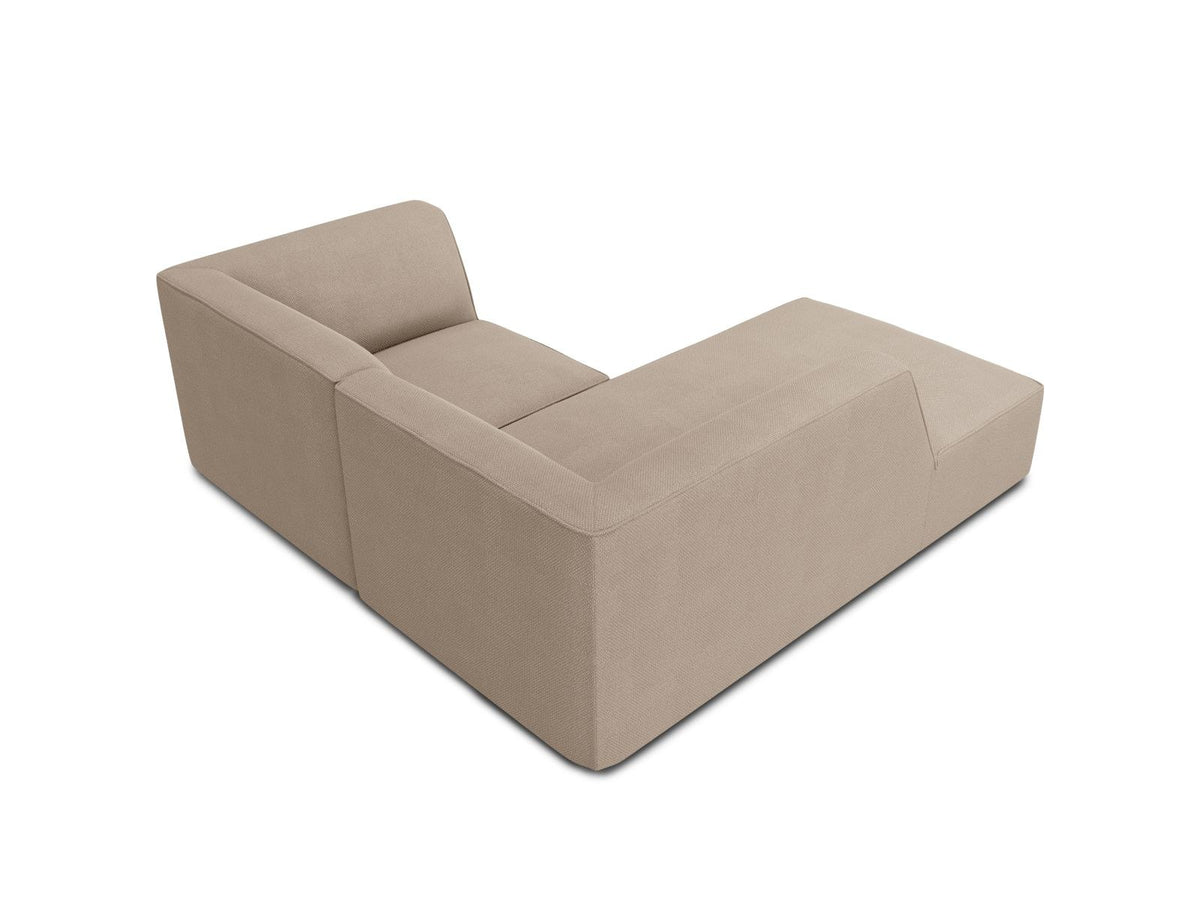 Modulares Ecksofa Siena mit gelbem Ottawa-Stoffbezug, schwarzen Kunststoffbeinen und Récamiere, Ansicht von vorne im Wohnraum.