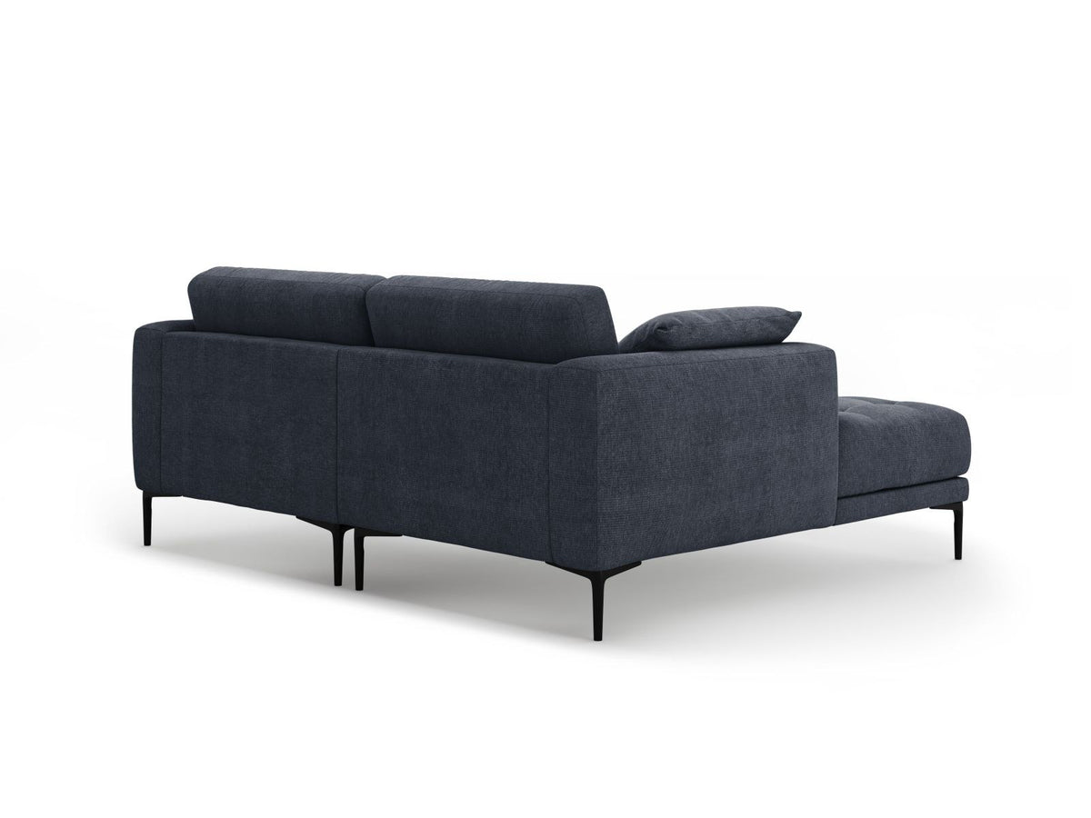 Ecksofa Links Lazio von Cosmopolitan Design in Beige mit Sorella-Stoffbezug, Massivholzrahmen und schwarzen Metallbeinen, seitliche Ansicht.
