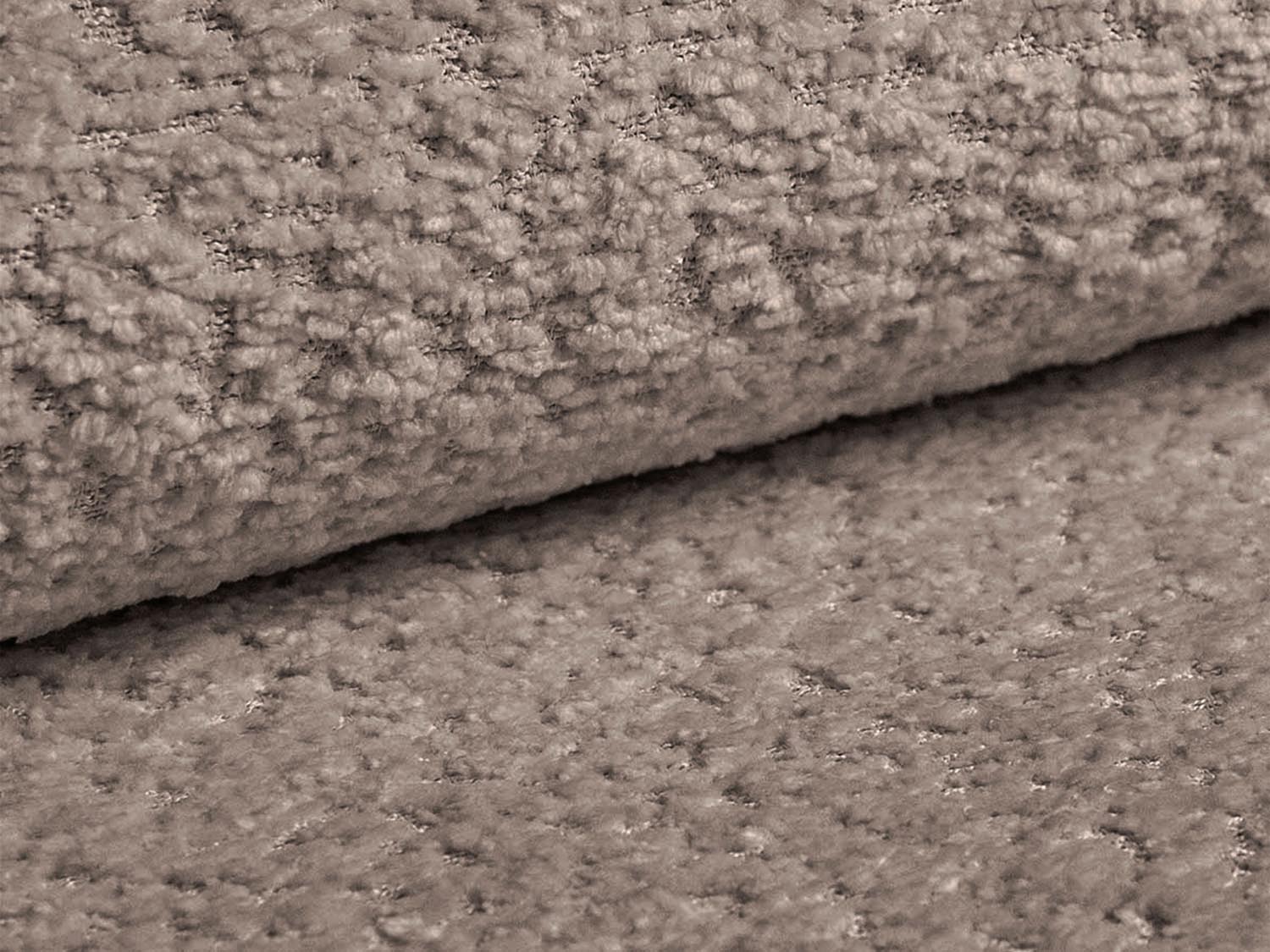 Entdecken Sie das Kemi Pillow von Cosmopolitan Design – ein stilvolles Kissen, das Komfort und modernes Design perfekt vereint. Ideal für Ihr Zuhause!